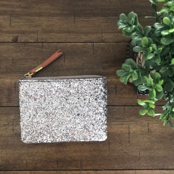 Madewell Handbags - NWT Madewell The Leather Pouch Wallet Silver